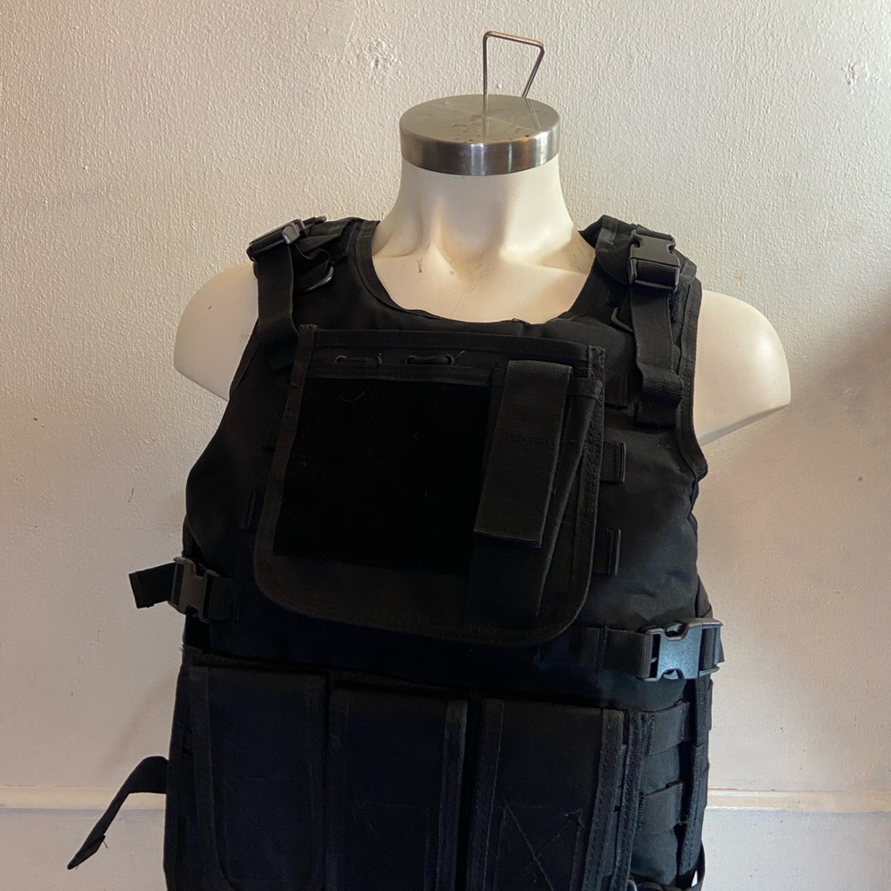 Yakeda Tactical Best For Men Quick Release Outdoor Airsoft Vest Adjustable NWT